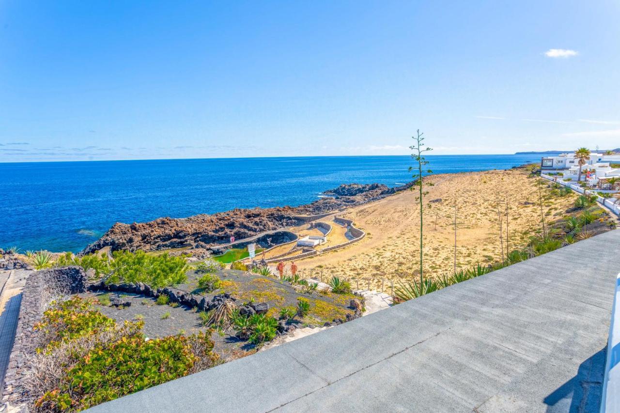 Boutique Beach Villa By Lanzarote Retreats - Private Pool - 1 Min Walk To Sea Pool Charco del Palo Bagian luar foto