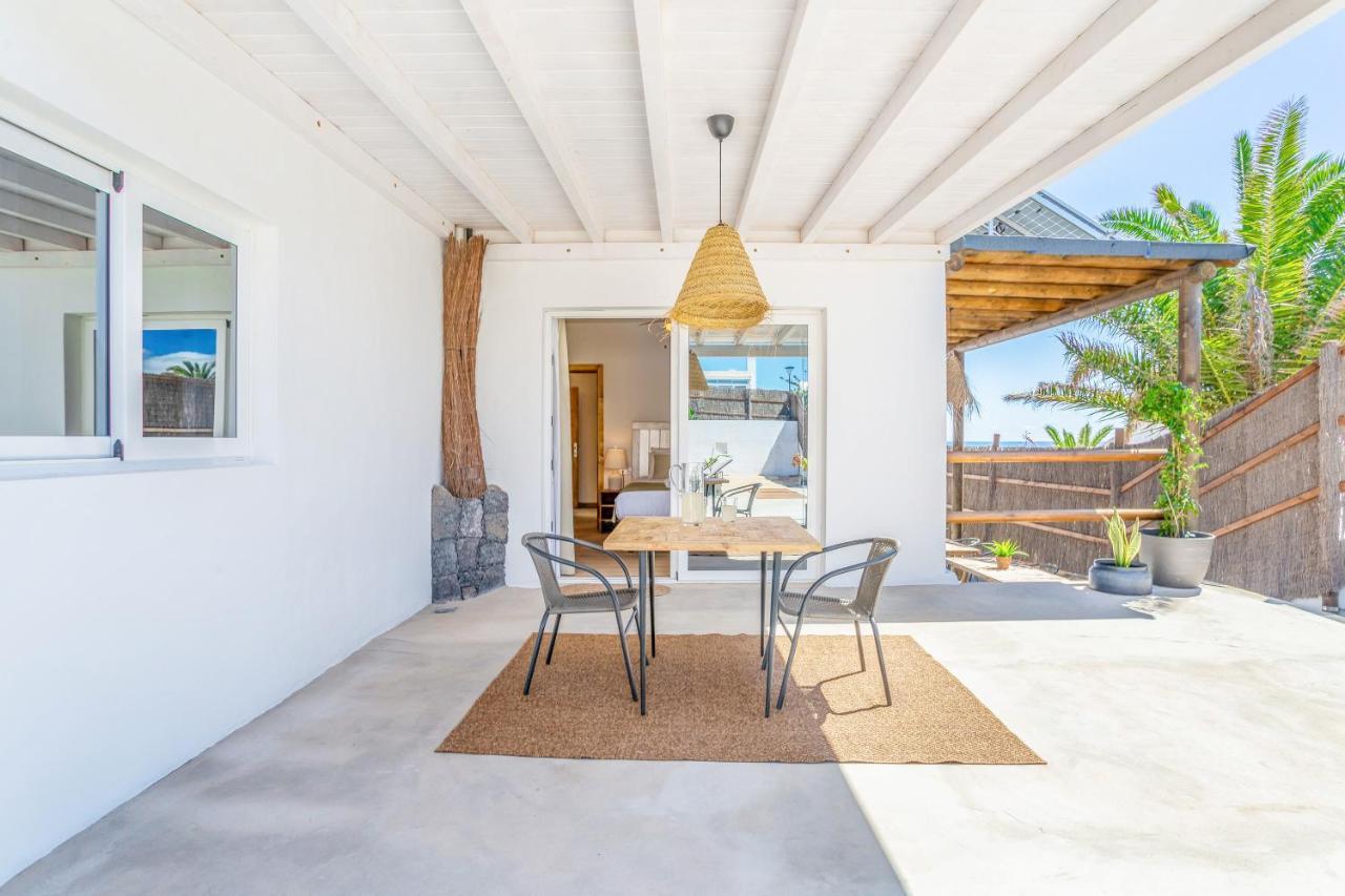 Boutique Beach Villa By Lanzarote Retreats - Private Pool - 1 Min Walk To Sea Pool Charco del Palo Bagian luar foto