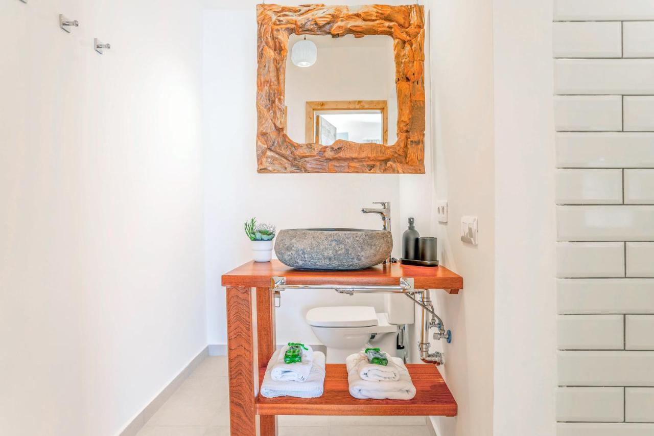 Boutique Beach Villa By Lanzarote Retreats - Private Pool - 1 Min Walk To Sea Pool Charco del Palo Bagian luar foto