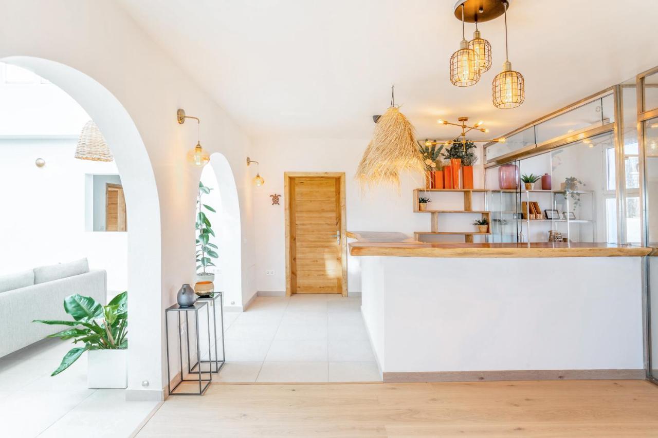 Boutique Beach Villa By Lanzarote Retreats - Private Pool - 1 Min Walk To Sea Pool Charco del Palo Bagian luar foto