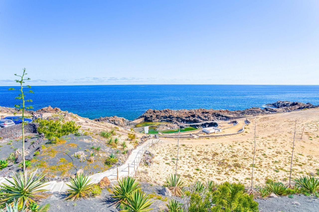 Boutique Beach Villa By Lanzarote Retreats - Private Pool - 1 Min Walk To Sea Pool Charco del Palo Bagian luar foto