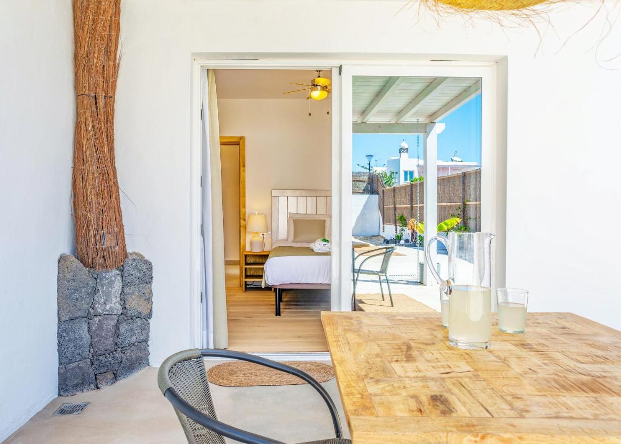 Boutique Beach Villa By Lanzarote Retreats - Private Pool - 1 Min Walk To Sea Pool Charco del Palo Bagian luar foto